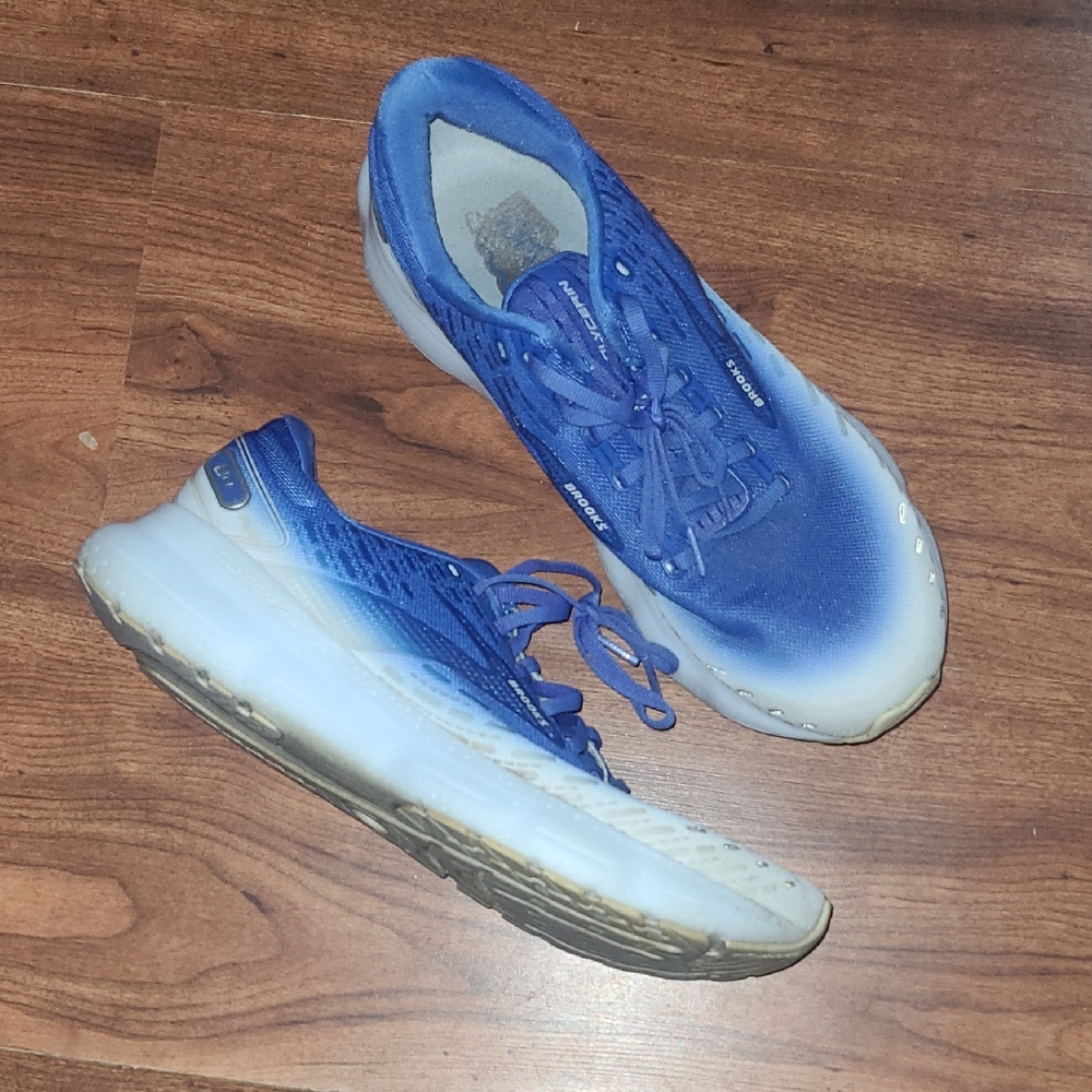 Mens Brooks Blue and White Athletic Shoes Size 11.5
